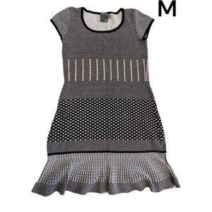 GABBY SKYE Knit Dress Sz M Fun Design Flirty Hem Stretchy